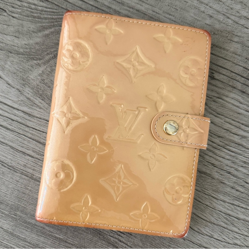 *SOLD*Authentic Louis Vuitton Beige Vernis leather agenda cover